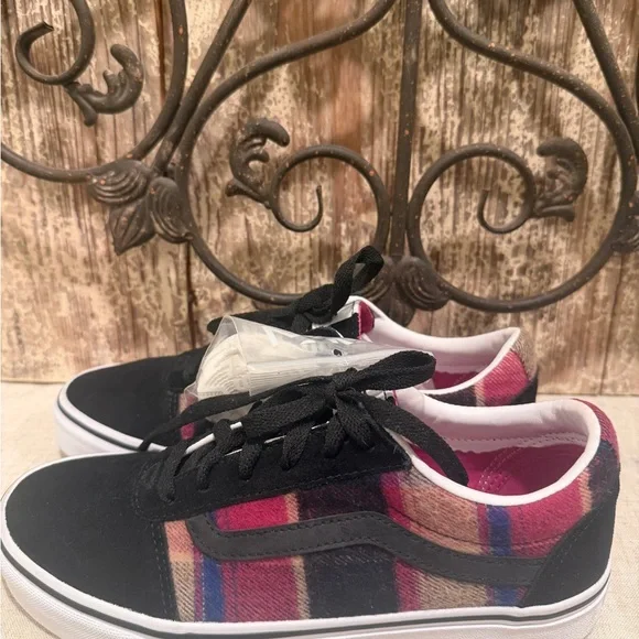 Vans Black and Plaid Sneakers 9 - Picture 7 of 9
